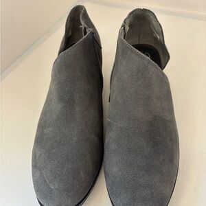 Skechers women’s  lasso memory foam Suede Boots in Gray size 8.5